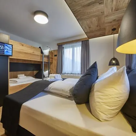 Wallehen By We Rent, Jokercard Included *