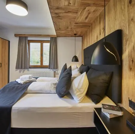 Wallehen By We Rent, Jokercard Included