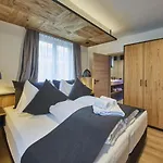 Wallehen By We Rent, Jokercard Included