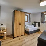 Wallehen By We Rent, Jokercard Included *