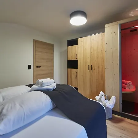 Wallehen By We Rent, Jokercard Included