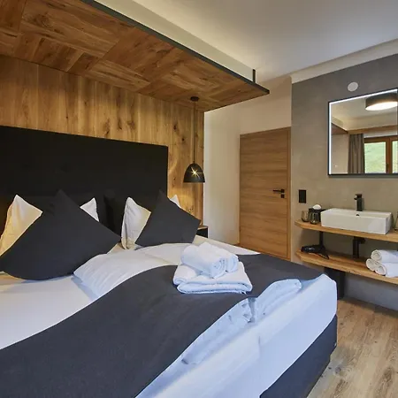 Wallehen By We Rent, Jokercard Included